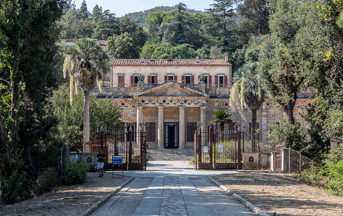 Park der Villa di San Martino: La Galleria Demidoff, dahinter die Villa di San Martino San Martino