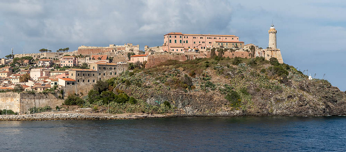 Tyrrhenisches Meer, Centro storico mit dem Forte Stella und dem Faro di Portoferraio Portoferraio