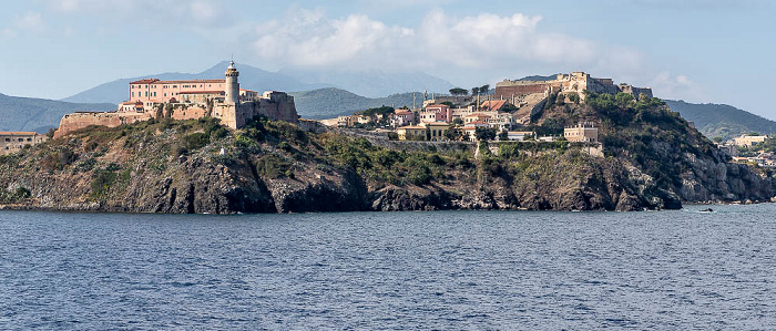 Tyrrhenisches Meer, Centro storico mit dem Forte Stella,dem Faro di Portoferraio, den Fortezze Medicee und dem Forte Falcone