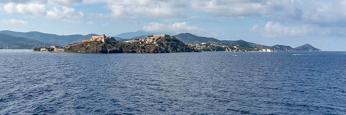 Tyrrhenisches Meer, Centro storico mit dem Forte Stella,dem Faro di Portoferraio, den Fortezze Medicee und dem Forte Falcone Portoferraio