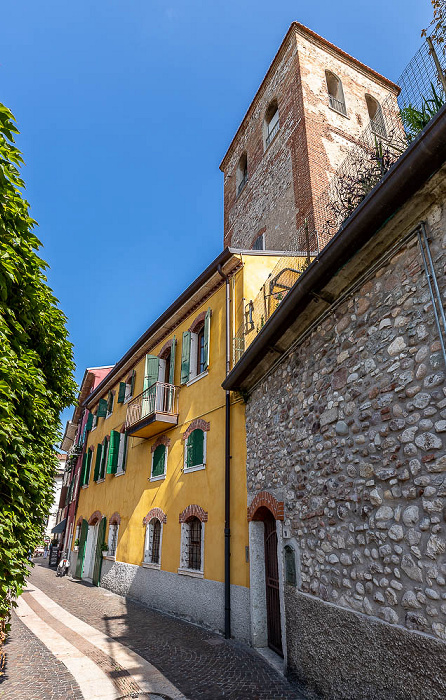 Centro storico: Via Rocca Lazise