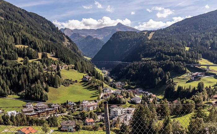 Wipptal mit Gries am Brenner, Brenner Autobahn A 13, Zillertaler Alpen Tirol