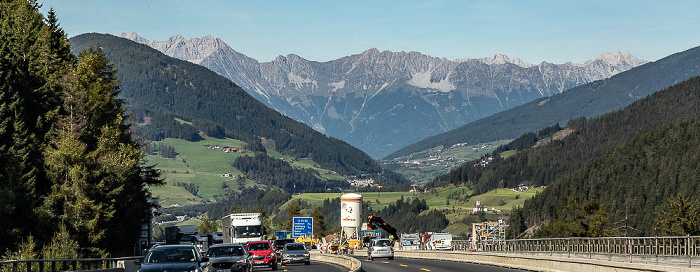 Tirol Brenner Autobahn A 13, Wipptal, Karwendel mit der Inntalkette (Nordkette)