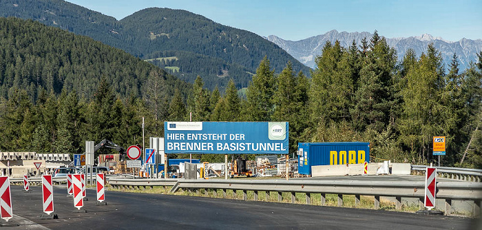 Tirol Brenner Autobahn A 13, Baustelle des Brennerbasistunnels, Wipptal Inntalkette (Nordkette) Karwendel