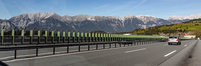 Brenner Autobahn A 13, Karwendel mit der Inntalkette (Nordkette) Tirol