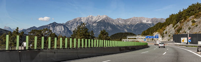 Brenner Autobahn A 13, Karwendel mit der Inntalkette (Nordkette) Tirol