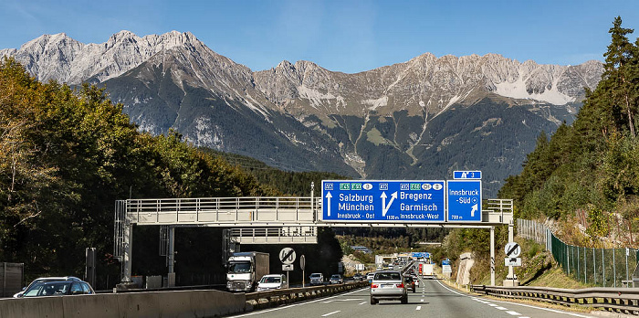 Brenner Autobahn A 13, Karwendel mit der Inntalkette (Nordkette) Innsbruck