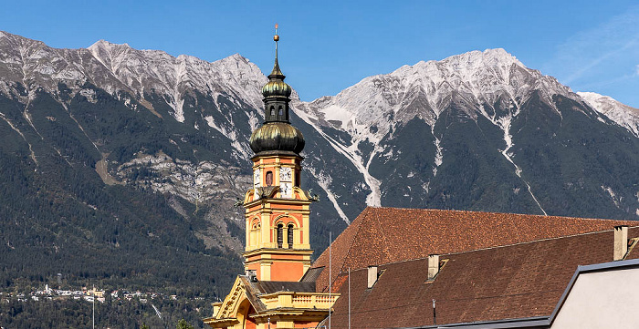 Innsbruck Stift Wilten mit der Stiftskirche Wilten Inntalkette (Nordkette) Karwendel