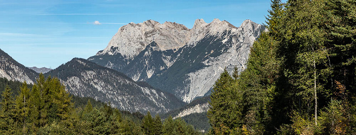 Nördliche Karwendelkette (Karwendel) mit v.l. Gerberkreuz, Westliche Karwendelspitze, Sulzleklammspitze, Kirchlspitze und Rotwandlspitze Tirol