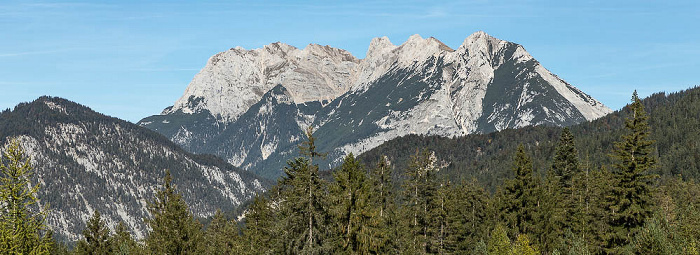 Nördliche Karwendelkette (Karwendel) mit v.l. Gerberkreuz, Westliche Karwendelspitze, Sulzleklammspitze, Kirchlspitze und Rotwandlspitze Tirol