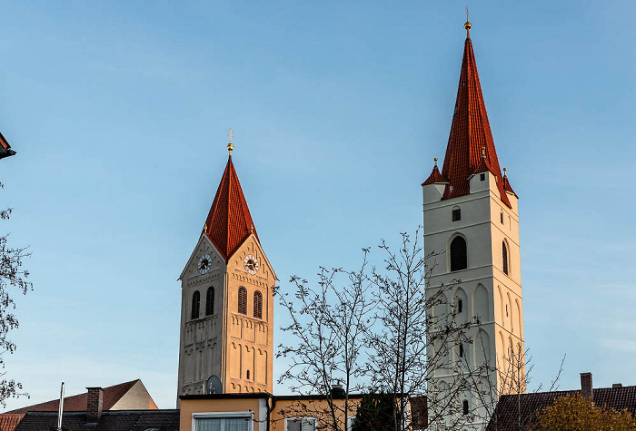 Kastulusmünster (St. Kastulus) (links), Johanniskirche (St. Johannes) Moosburg an der Isar