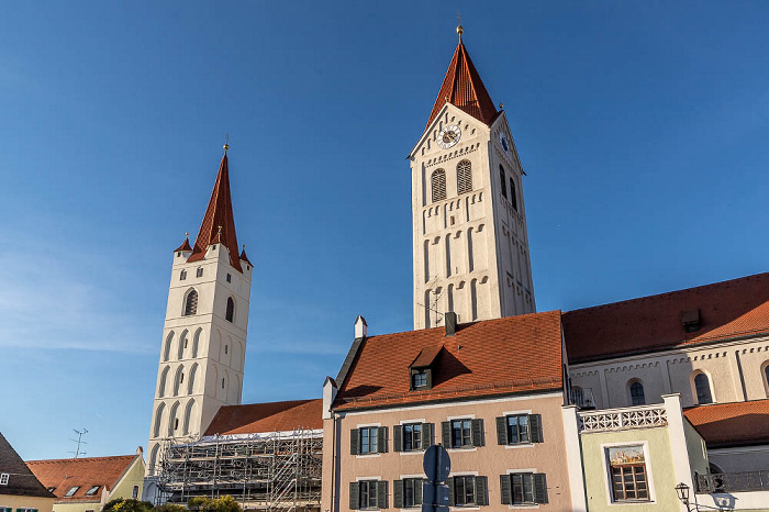 Auf dem Plan (im Vordergrund), Johanniskirche (St. Johannes) (links), Kastulusmünster (St. Kastulus) Moosburg an der Isar