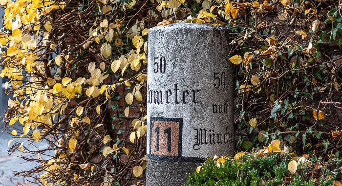 Moosburg an der Isar Weingraben: Kilometerstein 50 km nach München / 19 km nach Landshut