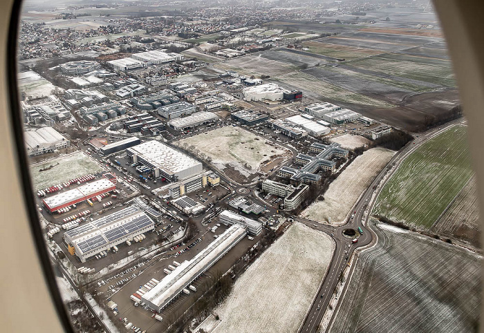 Bayern - Landkreis Freising: Hallbergmoos 2022-01-28 Flug UAE50 München Franz Josef Strauß (MUC/EDDM) - Dubai (DXB/OMDB) Bundesstraße B 301 Luftbild aerial photo