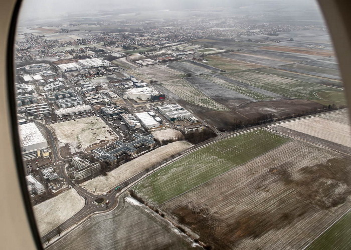 Bayern - Landkreis Freising: Hallbergmoos 2022-01-28 Flug UAE50 München Franz Josef Strauß (MUC/EDDM) - Dubai (DXB/OMDB) Bundesstraße B 301 Luftbild aerial photo