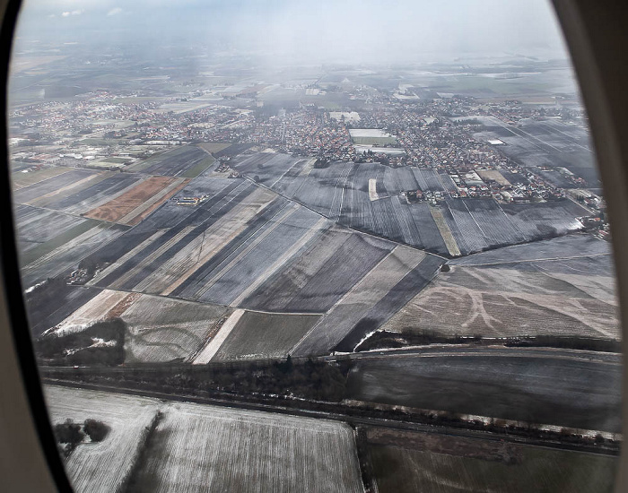 Bayern - Landkreis Freising: Hallbergmoos 2022-01-28 Flug UAE50 München Franz Josef Strauß (MUC/EDDM) - Dubai (DXB/OMDB) Luftbild aerial photo