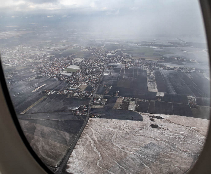 Bayern - Landkreis Freising: Hallbergmoos 2022-01-28 Flug UAE50 München Franz Josef Strauß (MUC/EDDM) - Dubai (DXB/OMDB) Luftbild aerial photo