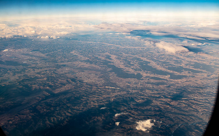 Steiermark Lavanttaler Alpen (unten), Oststeirisches Hügelland (oben) 2022-01-28 Flug UAE50 München Franz Josef Strauß (MUC/EDDM) - Dubai (DXB/OMDB) Graz Leibnitz Luftbild aerial photo