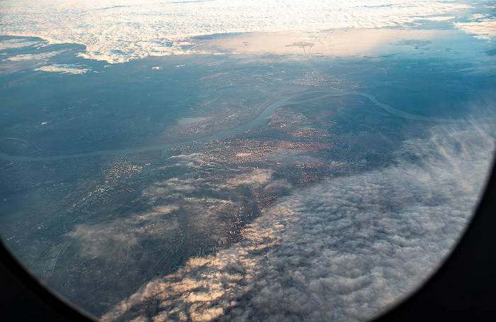 Serbien Belgrad, Save (links unten), Donau 2022-01-28 Flug UAE50 München Franz Josef Strauß (MUC/EDDM) - Dubai (DXB/OMDB) Luftbild aerial photo