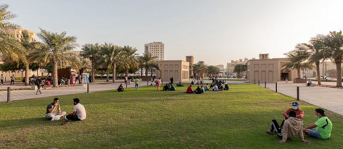 Bur Dubai: Park über der Al Ghubaiba Metro Station Dubai