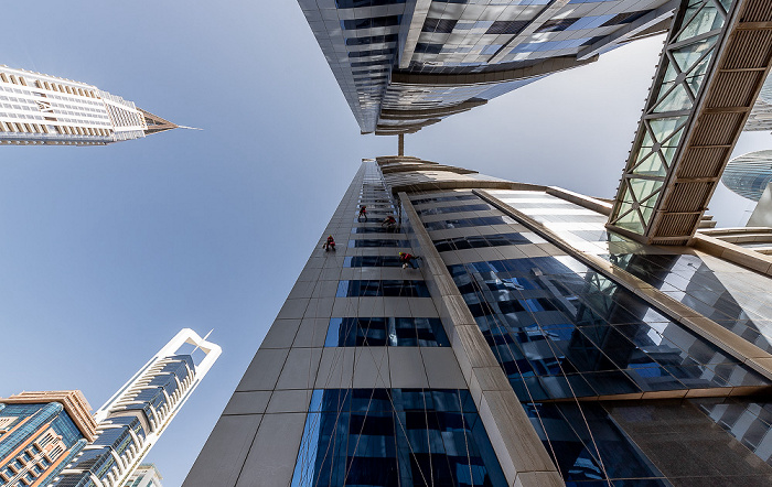 Dubai International Financial Centre: Grand Stay Hotel Apartments (unten) und Carlton Hotels & Suites Dubai