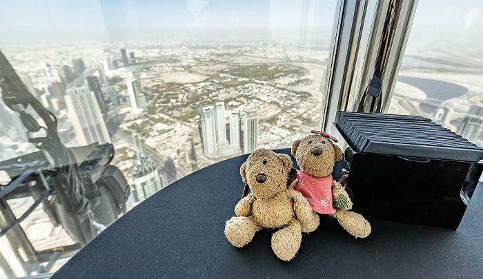 Dubai Burj Khalifa At the Top: The Lounge - Teddy und Teddine
