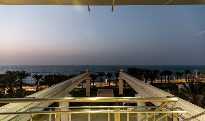 Dubai Palm Jumeirah: Blick von der Endstation der Palm Jumeirah Monorail auf den Persischen Golf
