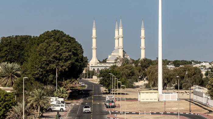 Blick aus der Dubai Metro Red Line: Al Farooq Omar Bin Al Khattab Mosque