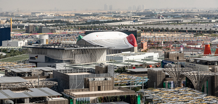 EXPO 2020 Dubai: Blick von Garden in the Sky - Deutscher Pavillon (links) und Italienische Pavillon Dubai