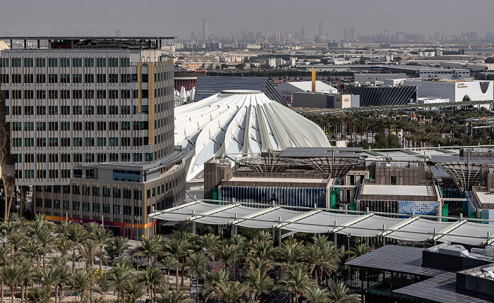 EXPO 2020 Dubai: Blick von Garden in the Sky - Pavillon der Vereinigten Arabischen Emirate Emirates Airline Pavilion EXPO 2020 Garden in the Sky EXPO 2020 Kasachischer Pavillon EXPO 2020 Pavillon der Vereinigten Arabischen Emirate EXPO 2020