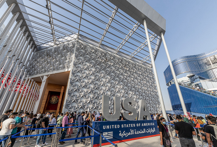 EXPO 2020 Dubai: Pavillon der Vereinigten Staaten und DP World Pavilion (rechts) Dubai