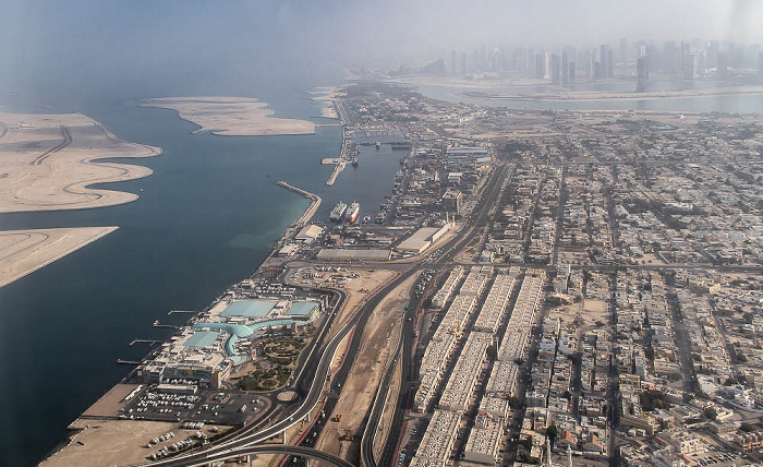 Dubai Creek mit den Al Mamzar Islands, Deira mit dem Waterfront Market und der Al Khaleej Street Dubai
