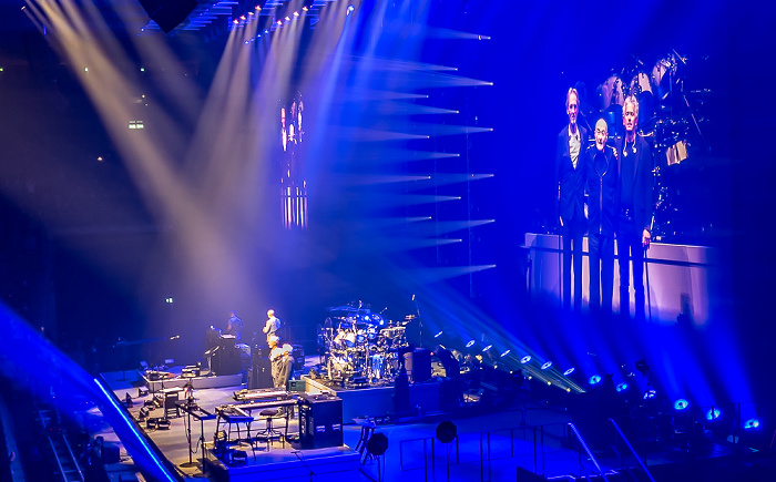 Mercedes-Benz Arena: Genesis Berlin Mike Rutherford, Phil Collins, Tony Banks