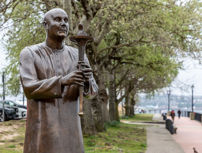Cardiff Bay: Harbour Drive - World Harmony Peace Statue