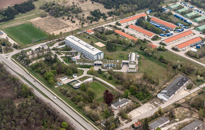 Luftbild aus Zeppelin: Ingolstädter Landstraße (Bundesstraße B 13), Christoph-Probst-Kaserne (Zentrales Institut des Sanitätsdienstes der Bundeswehr München) Garching bei München