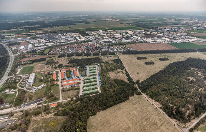 Luftbild aus Zeppelin: Christoph-Probst-Kaserne (Zentrales Institut des Sanitätsdienstes der Bundeswehr München), Hochbrück (oben) Garching bei München