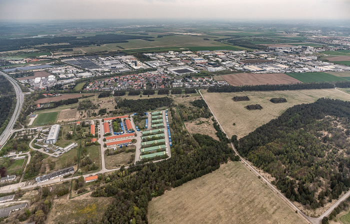 Luftbild aus Zeppelin: Christoph-Probst-Kaserne (Zentrales Institut des Sanitätsdienstes der Bundeswehr München), Hochbrück (oben) Garching bei München