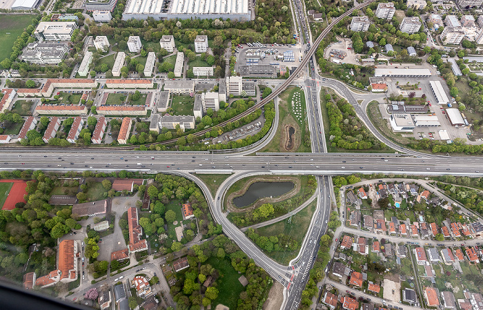Luftbild aus Zeppelin: Schwabing-Freimann, Bundesautobahn A 9 mit der Anschlussstelle München-Freimann München