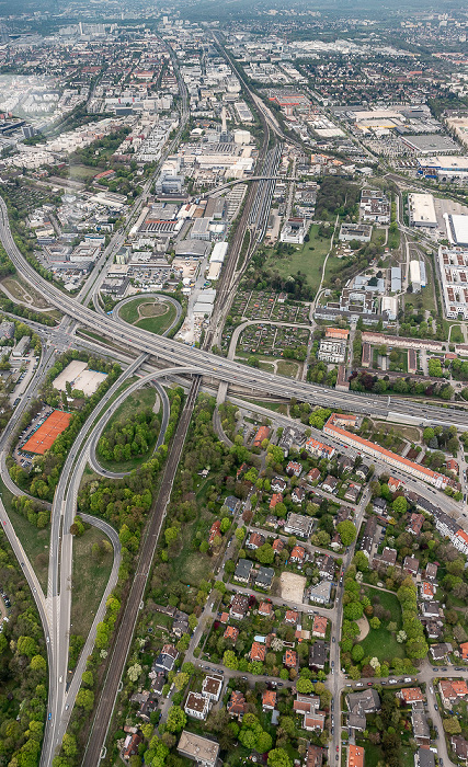 Luftbild aus Zeppelin: Schwabing-Freimann, Bundesautobahn A 9 mit der Anschlussstelle München-Frankfurter Ring München