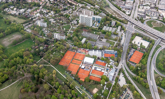 Luftbild aus Zeppelin: Schwabing-Freimann, Bundesautobahn A 9 mit der Tennisanlage des MTTC Iphitos und der Anschlussstelle München-Frankfurter Ring München