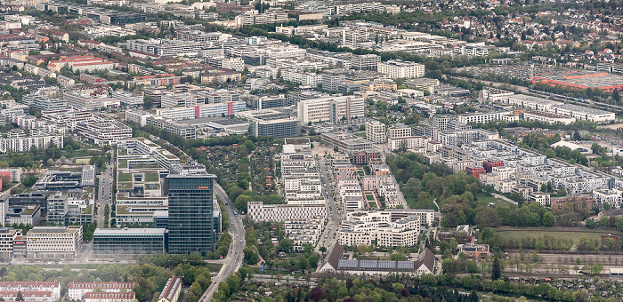 München Luftbild aus Zeppelin: Schwabing-Freimann - Parkstadt Schwabing (links), Domagkstraße, Domagkpark (rechts)