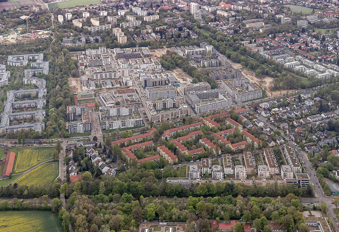 München Luftbild aus Zeppelin: Bogenhausen - Herzogpark (unten), Oberföhring, Johanneskirchen (oben) mit dem Wohnquartier Prinz-Eugen-Park Cosimastraße Effnerstraße Johanneskirchner Straße