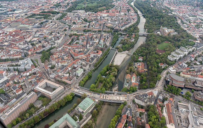 Luftbild aus Zeppelin: Ludwigsvorstadt-Isarvorstadt (links unten), Altstadt-Lehel (links), Maxvorstadt (links oben), Isar, Au-Haidhausen (rechts), Bogenhausen (rechts oben) München