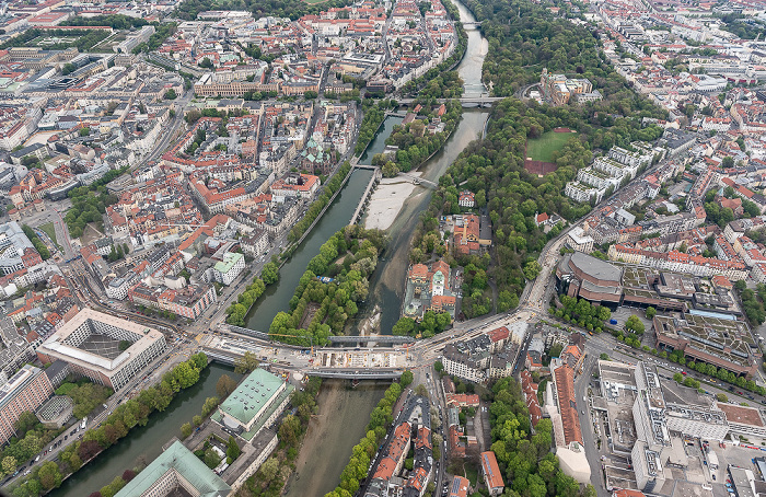 Luftbild aus Zeppelin: Ludwigsvorstadt-Isarvorstadt (links unten), Altstadt-Lehel (links), Isar, Au-Haidhausen (rechts), Bogenhausen (rechts oben) München