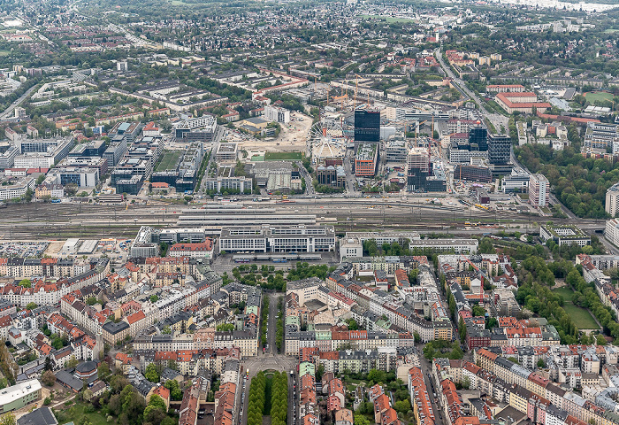 Luftbild aus Zeppelin: Au-Haidhausen mit dem Franzosenviertel (unten), Ostbahnhof, Berg am Laim mit dem Werksviertel München