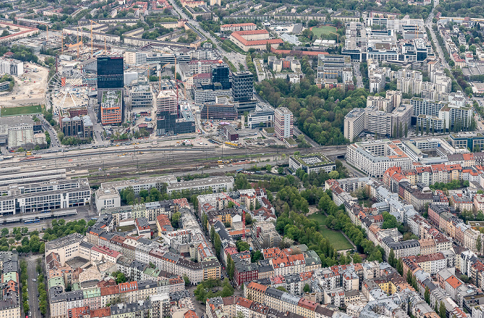 Luftbild aus Zeppelin: Au-Haidhausen mit dem Franzosenviertel (unten), Berg am Laim mit der Friedenstraße und dem Werksviertel, Ramersdorf-Perlach mit dem Kustermannpark (rechts oben) München