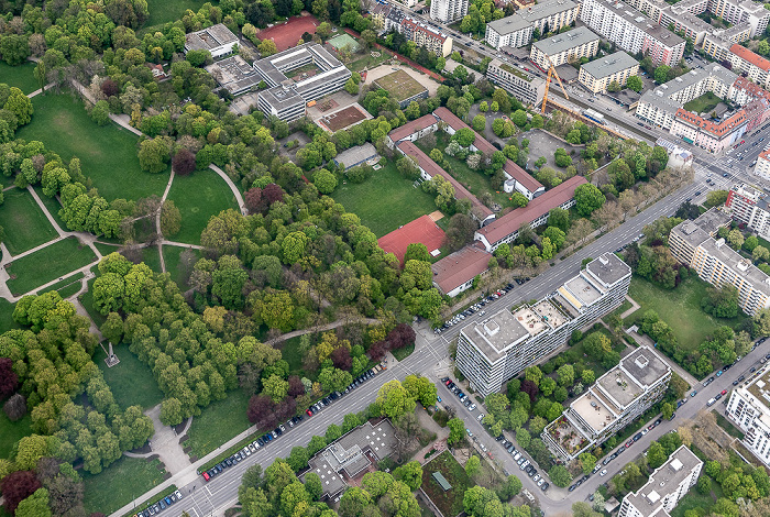 München Luftbild aus Zeppelin: Schwabing-West Angererstraße Karl-Theodor-Straße Luitpoldpark Städtisches Sophie-Scholl-Gymnasium Städtisches Willi-Graf-Gymnasium