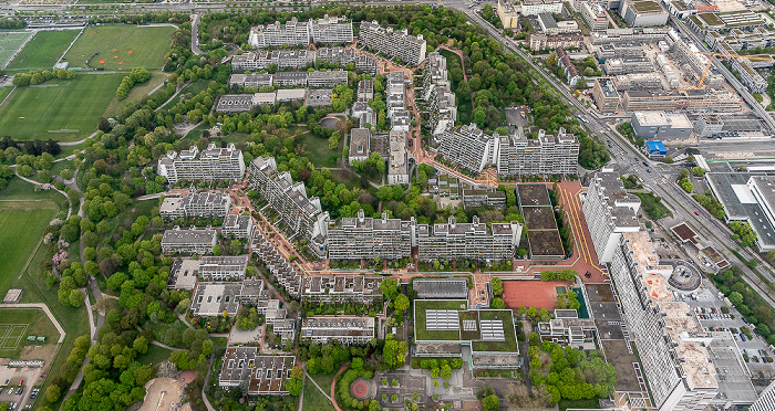 München Luftbild aus Zeppelin: Milbertshofen-Am Hart - Olympisches Dorf (unten), Olympiapark Nord BMW-Werkshallen Lerchenauer Straße