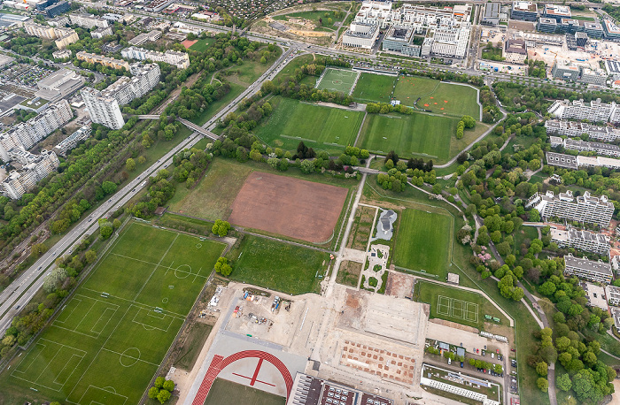 Luftbild aus Zeppelin: Milbertshofen-Am Hart - Olympiapark Nord, Zentraler Hochschulsport München (ZHS) Landshuter Allee Moosacher Straße