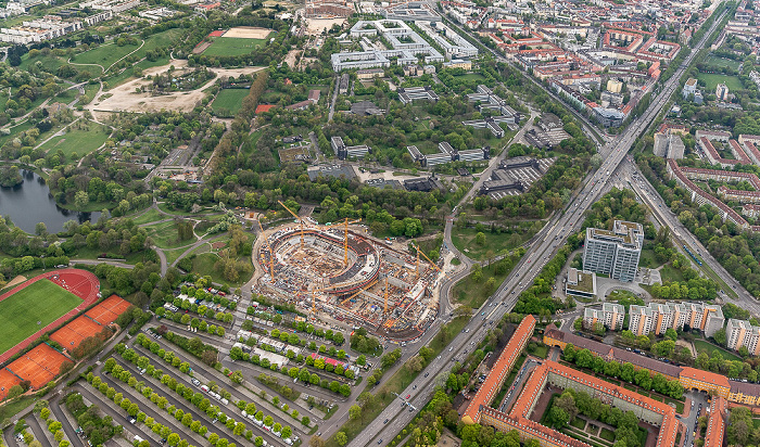 München Luftbild aus Zeppelin: Milbertshofen-Am Hart / Moosach (rechts) Borstei Dachauer Straße Landshuter Allee Olympiapark Parkharfe Olympiapark SAP Garden